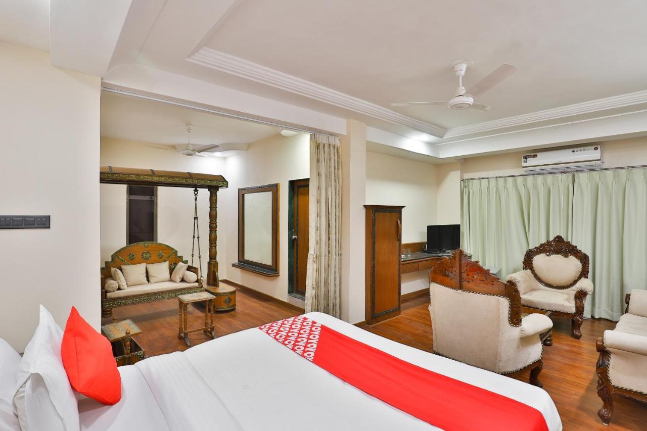 Oyo 23540 Hotel Suryakant Раджкот Экстерьер фото