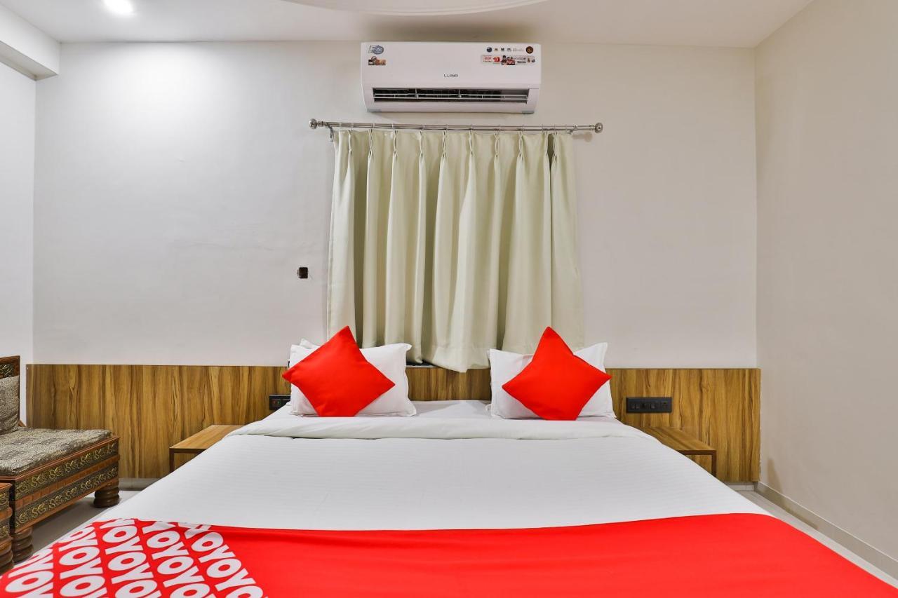 Oyo 23540 Hotel Suryakant Раджкот Экстерьер фото